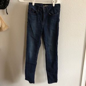 Women’s Levi dark wash skinny Jean